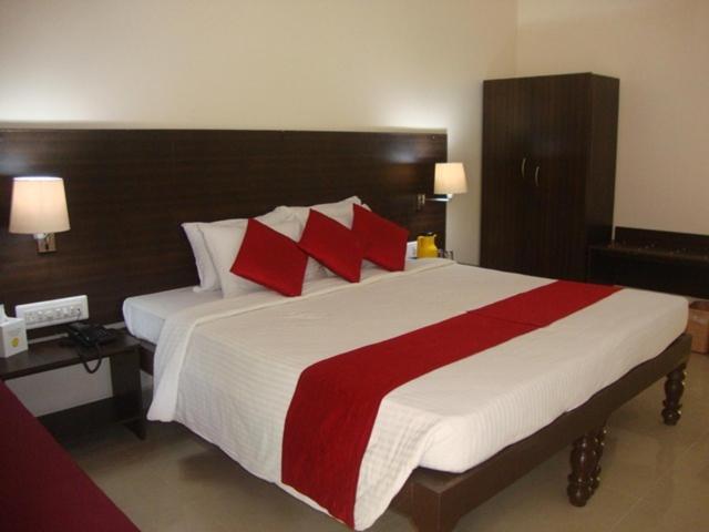 Sterling Yelagiri Hotel Room photo